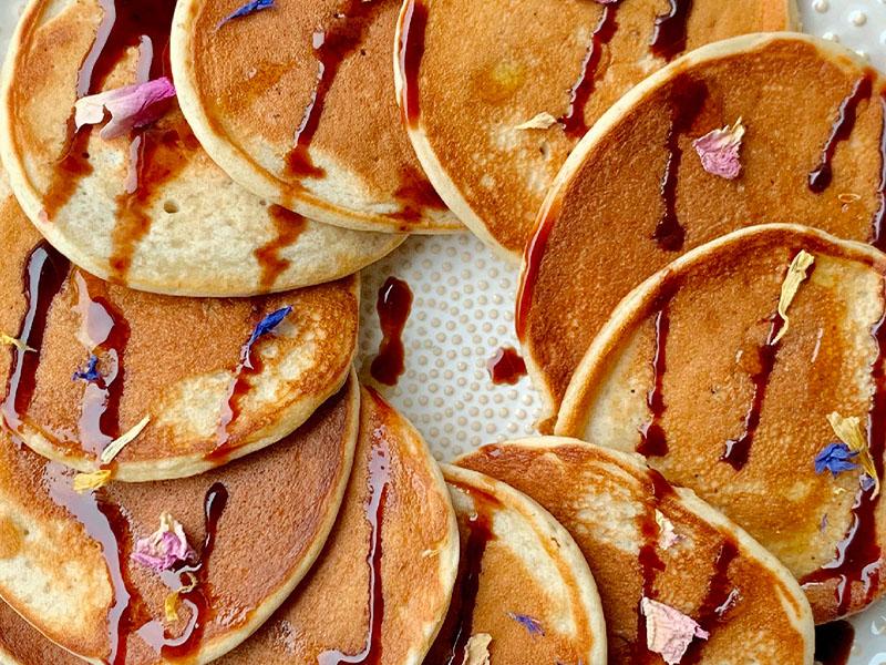 Protein-Pancaks: Rezept Diese Protein-Pancakes lassen sich perfekt in deine Fitness-Routine einplanen und schmecken mega!