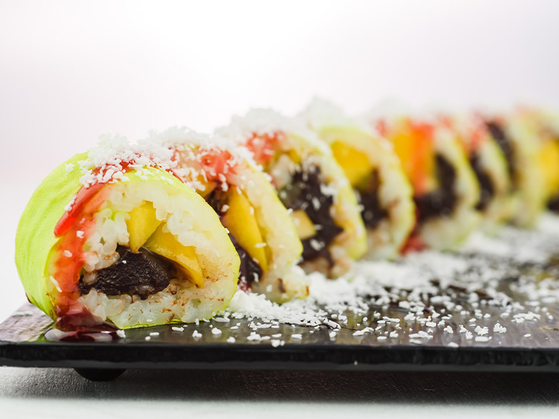 Willst du auf den Geschmack von klassischem Sushi-Reis nicht verzichten, kannst du diesen auch für die süße Variante nutzen.