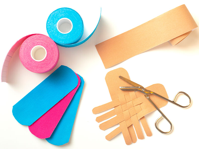 Was ist ein Kinesio-Tape und wir wirkt es? Tape-Anleitung, Farben, FAQ + Physio Areas bei Fitness First.