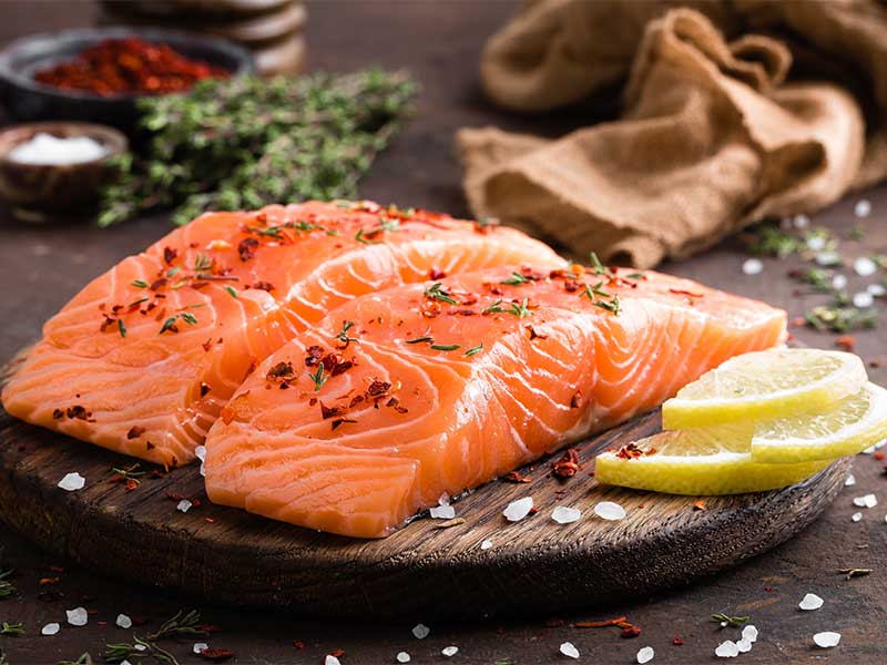 Nährstoffe für deine Abwehrkräfte: Omega-3 in Lachs Fisch/Lachs liefert Omega-3-Fette für deine Abwehrkräfte.
