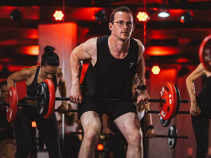 H.I.I.T bei Rekomposition - ja oder nein? Ein Streitpunkt beim Rekompositions-Training sind H.I.I.T-Workouts. Die einen finden sie schädlich, für die anderen sind sie echte Gamechanger.