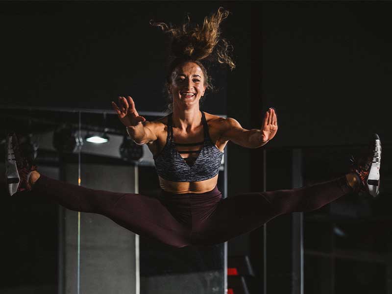 10 Tipps & Tricks, Waschsymbole erklärt + FAQ zu Sportkleidung waschen.