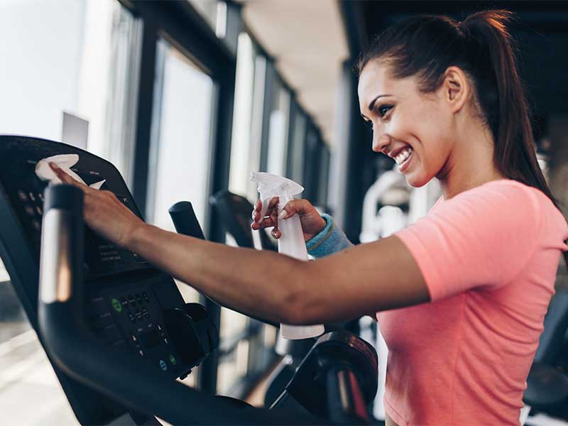 Sport nach Impfung: Hygienekonzept im Fitnessstudio Trainieren im Gym nach Krankheit/Impfung? Beachten die Hygienevorschriften in deinem Fitnessstudio!