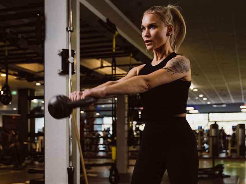 Die wichtigsten Fitnessstudio-Geräte für Anfänger:innen: Functional Training