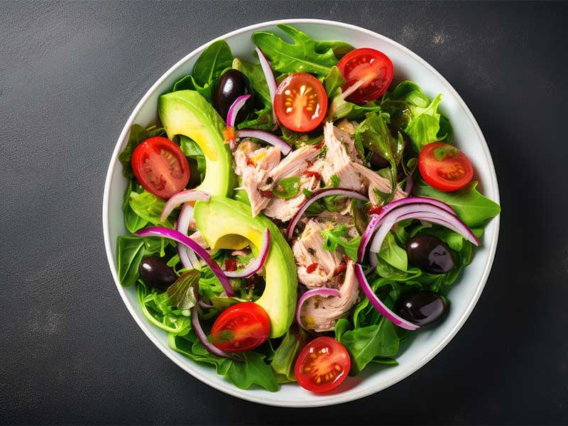 Fitness-Salat als Snack für den Wellness-Tag