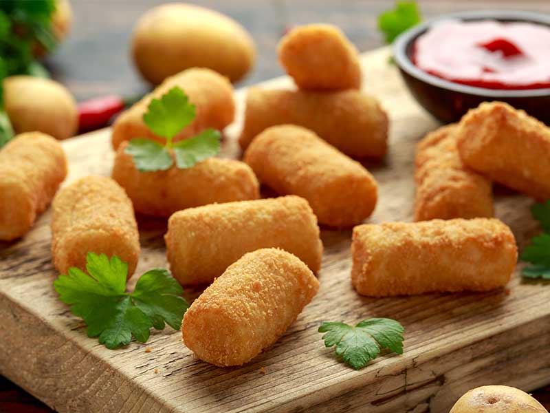 Gönne dir Kroketten, Chips & Co. aus Kartoffeln nur in Maßen, da sie ungesundes Fett enthalten.