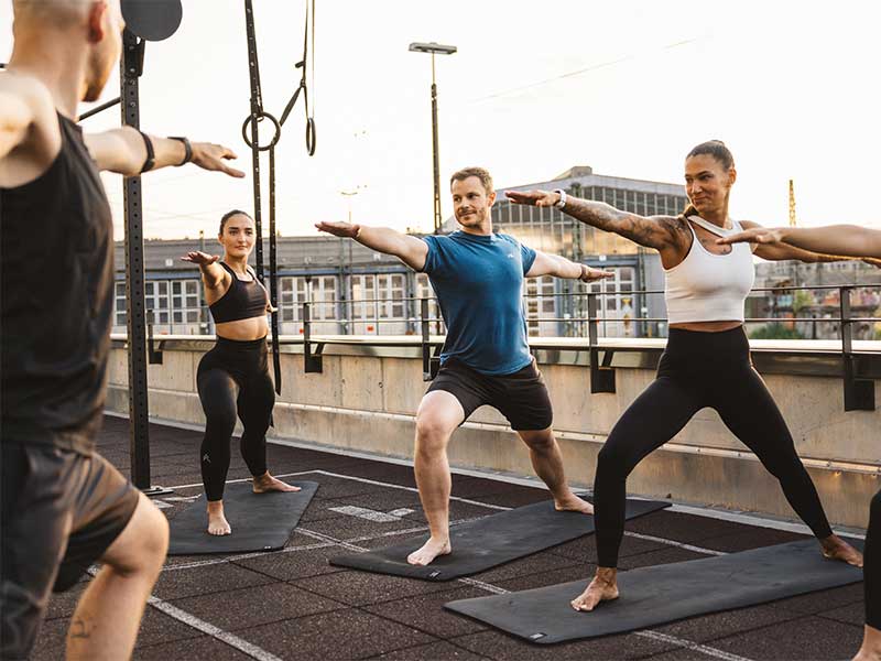 Outdoor-Yoga-Trend: Roofttop Yoga auf Dachterrassen mit City Vibes
