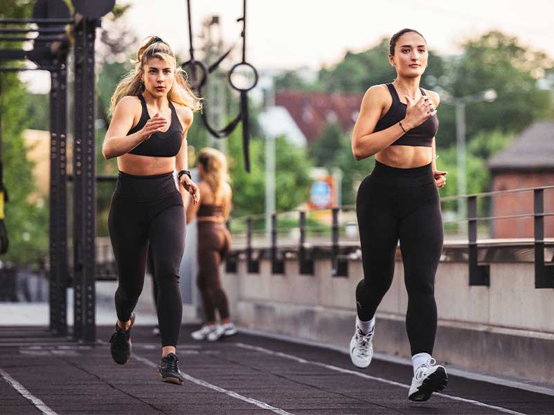 Trainingsplan: Wiedereinstieg ins Joggen: Outdoor Sobald du dich fitter fühlst, kannst du dein Ausdauertraining wieder aufnehmen – wenn auch womöglich nicht so wie vorher. Deine Kondition verändert sich je nach Länge deiner Pause.