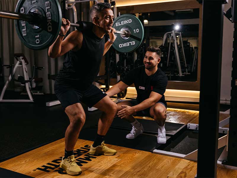 Deine (Personal) Coaches im Gym weisen dich sorgfältig ein.
