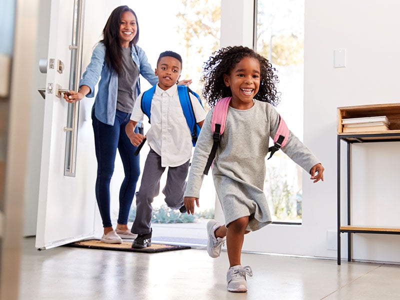 Sukhi von Fitness First unternimmt viel mit ihren Kids und kommt so auf 10.00 Schritte.