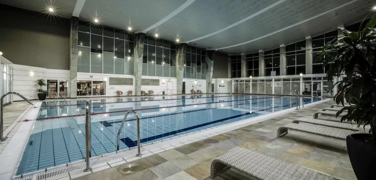 Frankfurt Eschenheimer Turm Schwimmbad