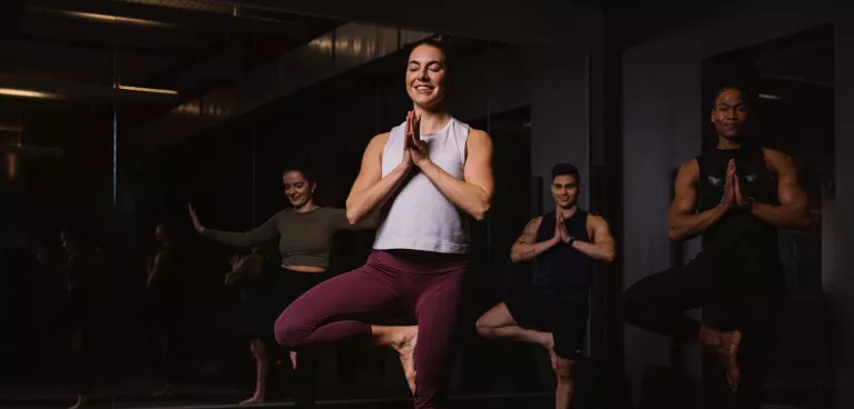 VinyasaYoga Kurs bei Fitness First