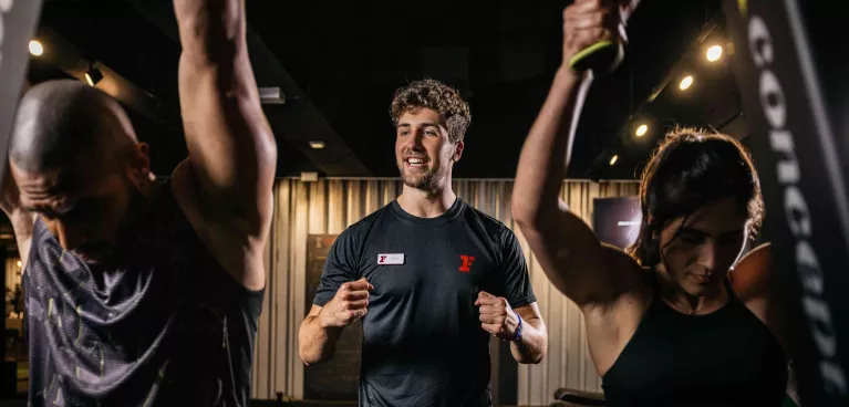 HYROX Kurse bei Fitness First