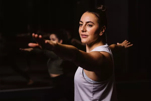Junge Frau macht Yoga Junge Frau macht Yoga