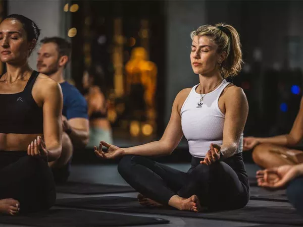 Yoga Gruppentraining bei Fitness First Yoga Gruppentraining bei Fitness First