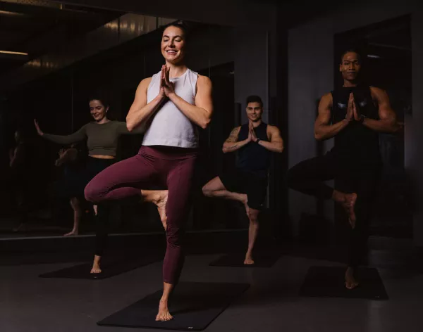 Yoga Gruppentraining bei Fitness First Yoga Gruppentraining bei Fitness First