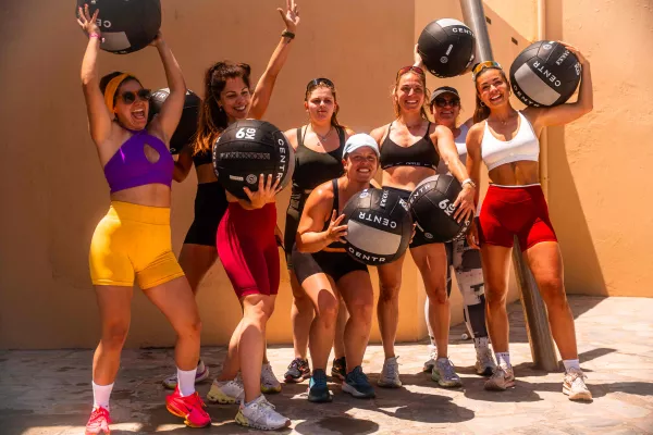 Sportlerinnen mit Wallballs