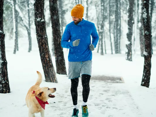 Du trainierst draußen bei niedrigen Temperaturen? Setze eine Mütze auf!