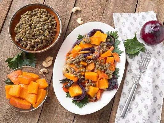 Je bunter das Gemüse, umso höher der Nährstoffgehalt, z. B. bei Kürbis.