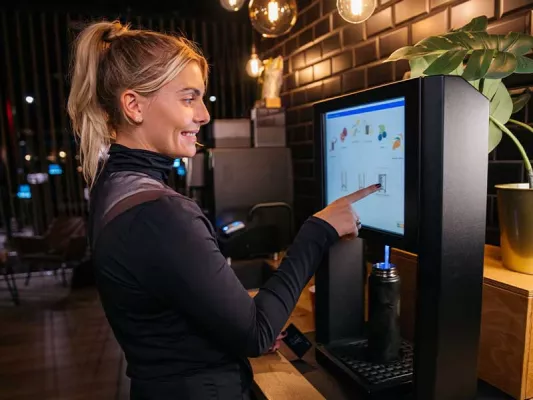 Wasser trinken ist bei fast jeder Fasten-Methode erlaubt - sogar mehr als sonst!