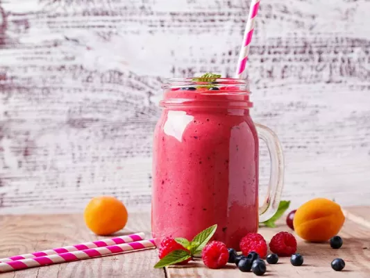 Frühstück zum Abnehmen: Smoothies Hast du weniger als 1 Stunde zwischen Frühstück und Workout, greife alternativ einfach zu einem gesunden Smoothie.