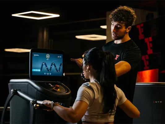 Personal Training bei Fitness First Deine (Personal) Coaches zeigen dir gerne, wie du dein Workout sicher und sauber durchziehst und erstellen dir auf Wunsch einen individuellen Trainingsplan.