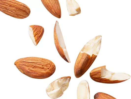 Gesundheitliche Vorteile von Mandeln, Zielgruppe, Tipps, Mandeln im Nuss-Vergleich + FAQ.